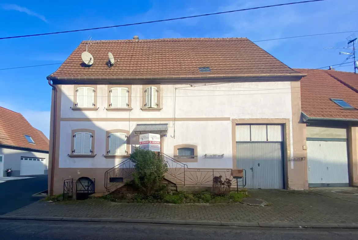 Maison à rénover à Lohr, 4 pièces, 115 m2 avec garage 