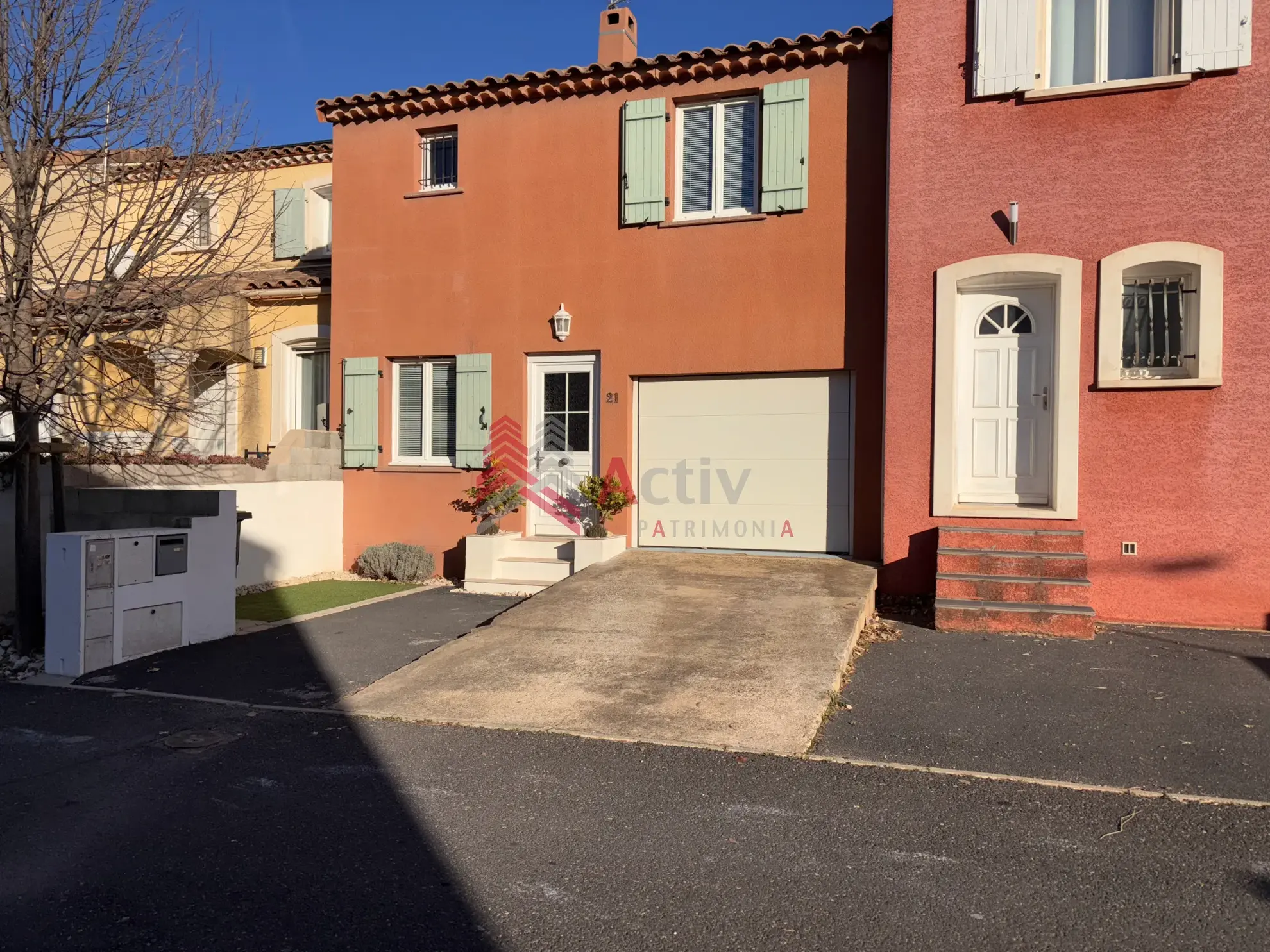 Belle maison mitoyenne à Saint Gilles avec jardin 