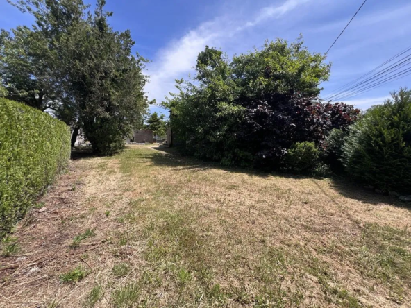 Terrain constructible à vendre à Gorges - 625 m²