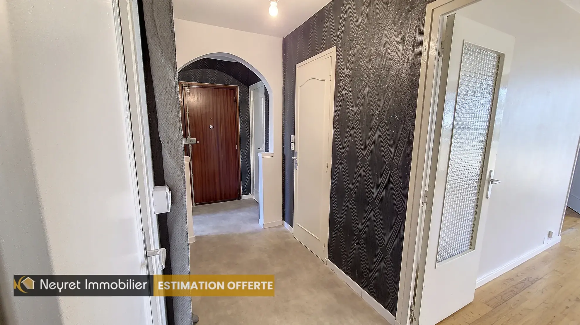 Appartement T4 rénové de 77 m² à Irigny, résidence sécurisée 