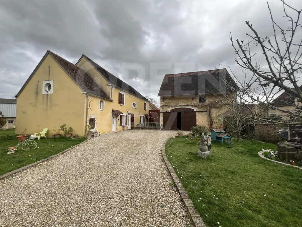 Maison de charme à Treigny - 210 m2 avec 4 chambres 