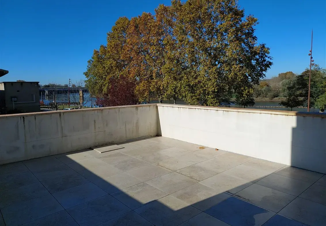 Maison rénovée au cœur de Langon avec 2 chambres et garage 