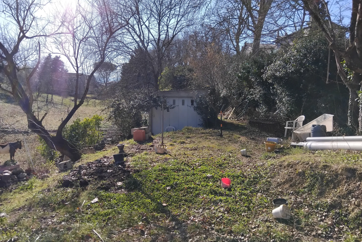 Maison à rénover à Lagarrigue avec jardin et dépendance 