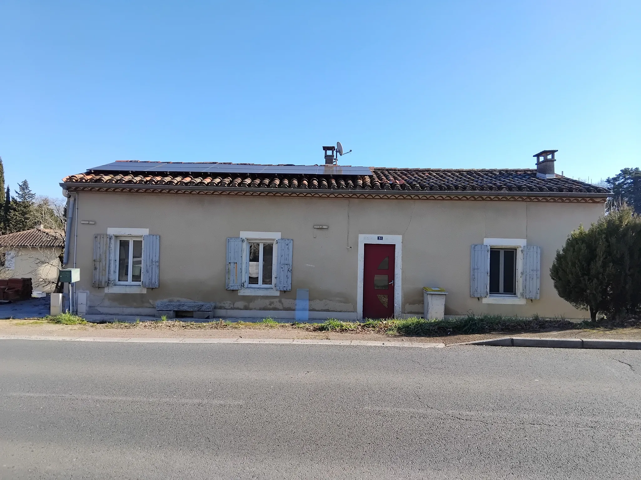 Maison à rénover à Lagarrigue avec jardin et dépendance 