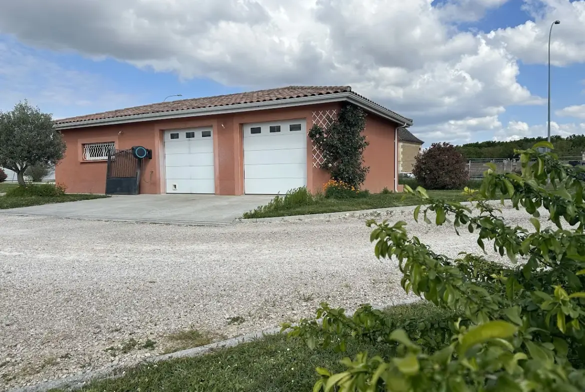 Maison récente de construction traditionnelle à Fleurance 