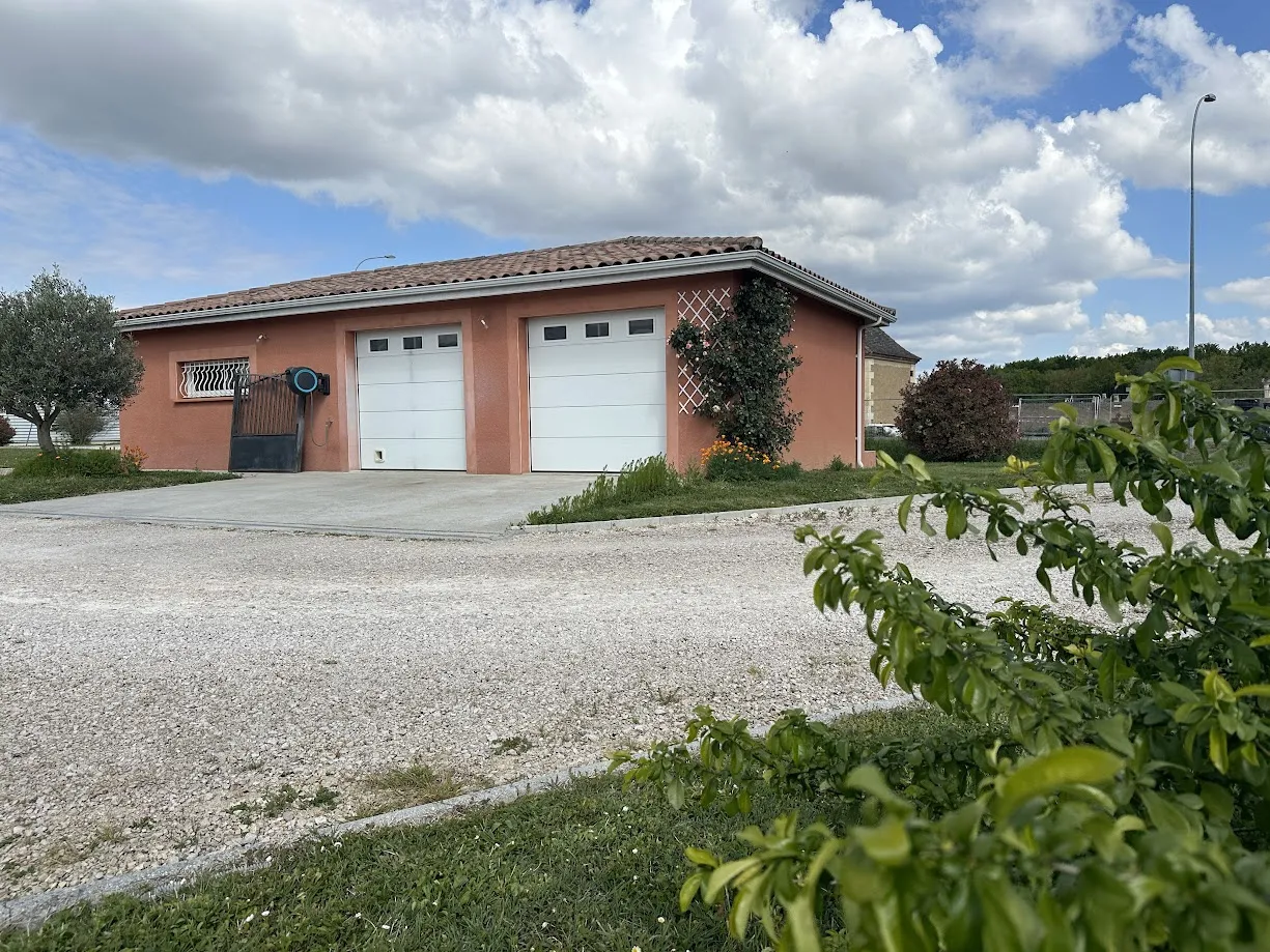 Maison récente de construction traditionnelle à Fleurance 