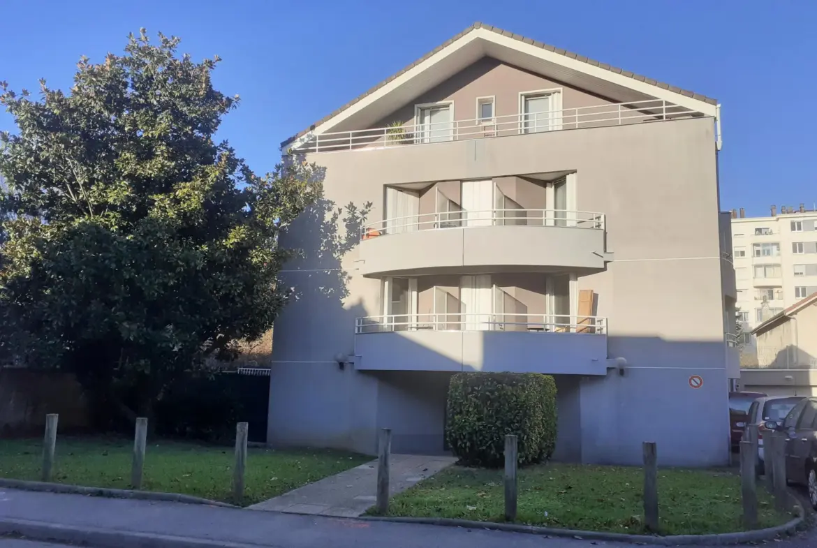 À vendre : Studio rénové à Grenoble - Quartier Bajatière 