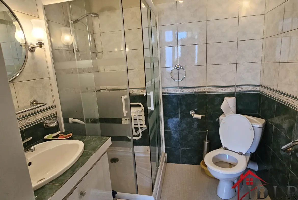 À vendre : Immeuble de 291 m² à JOINVILLE, 4 appartements 