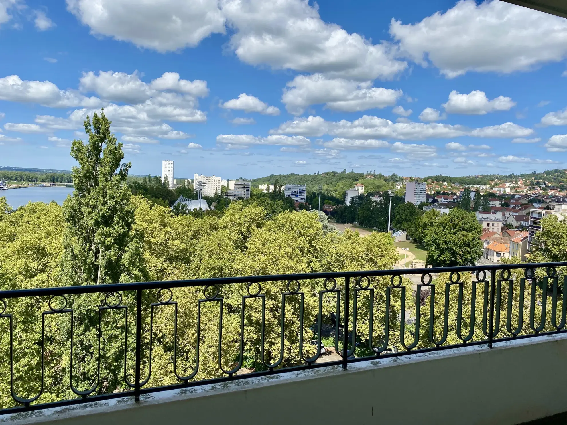 Appartement T1 avec vue sur le lac d'Allier à Vichy 