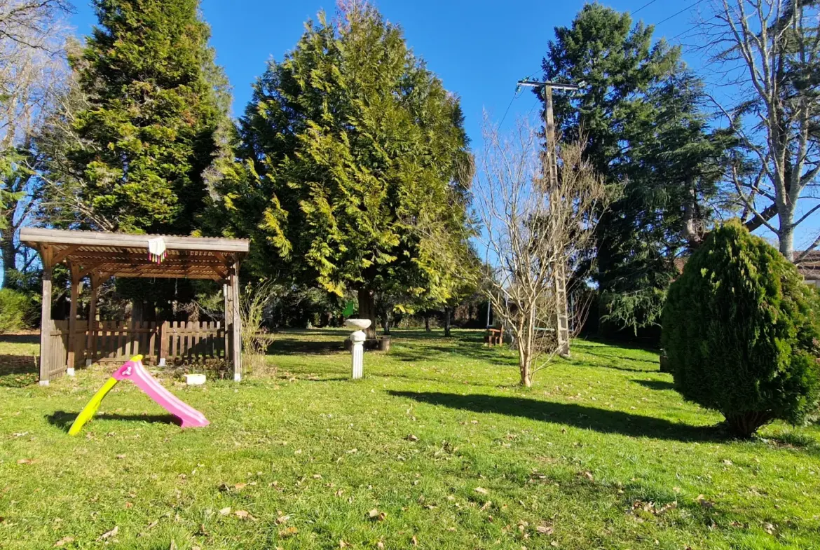 Maison en Pierre avec Parc de 3000 m² à Lubersac 