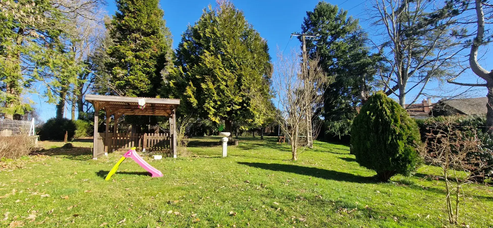 Maison en Pierre avec Parc de 3000 m² à Lubersac 