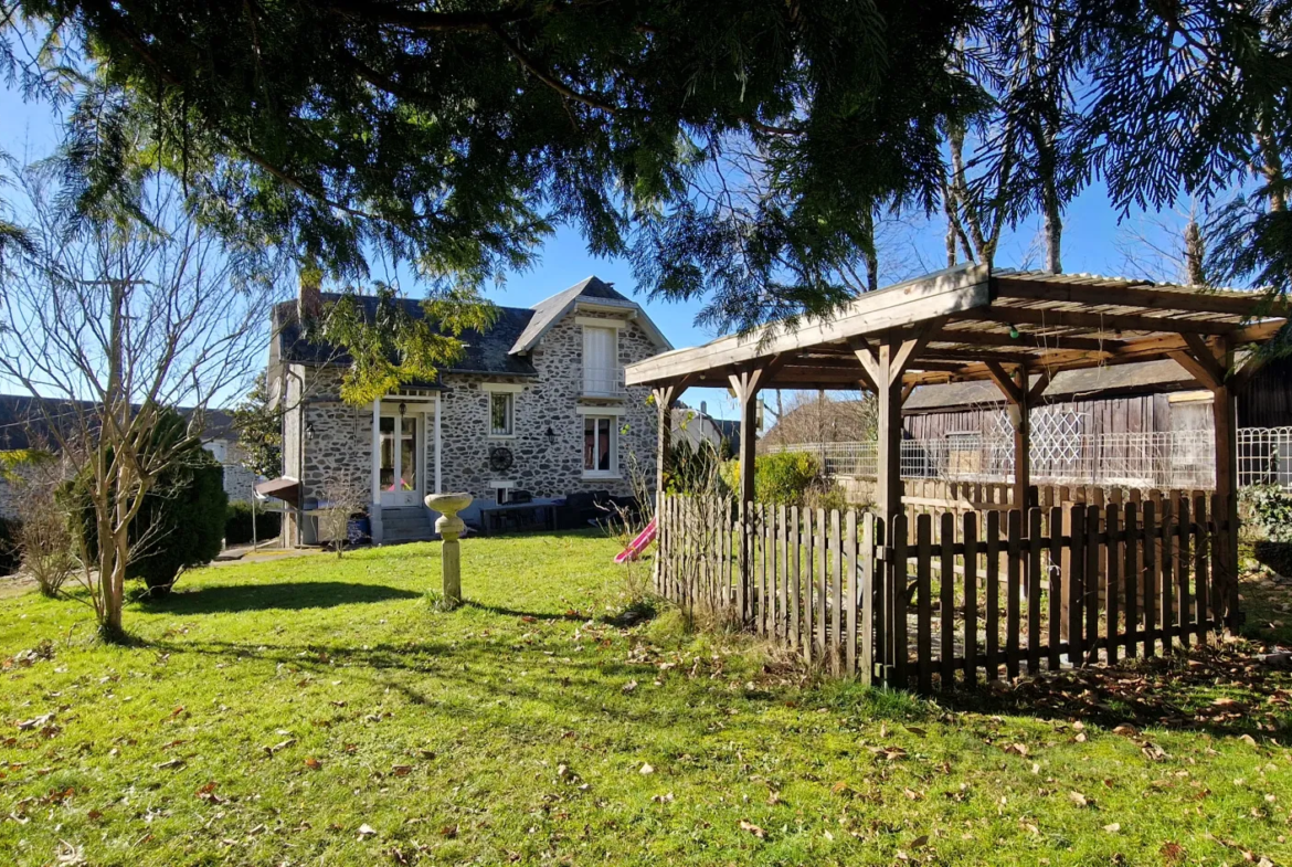 Maison en Pierre avec Parc de 3000 m² à Lubersac 