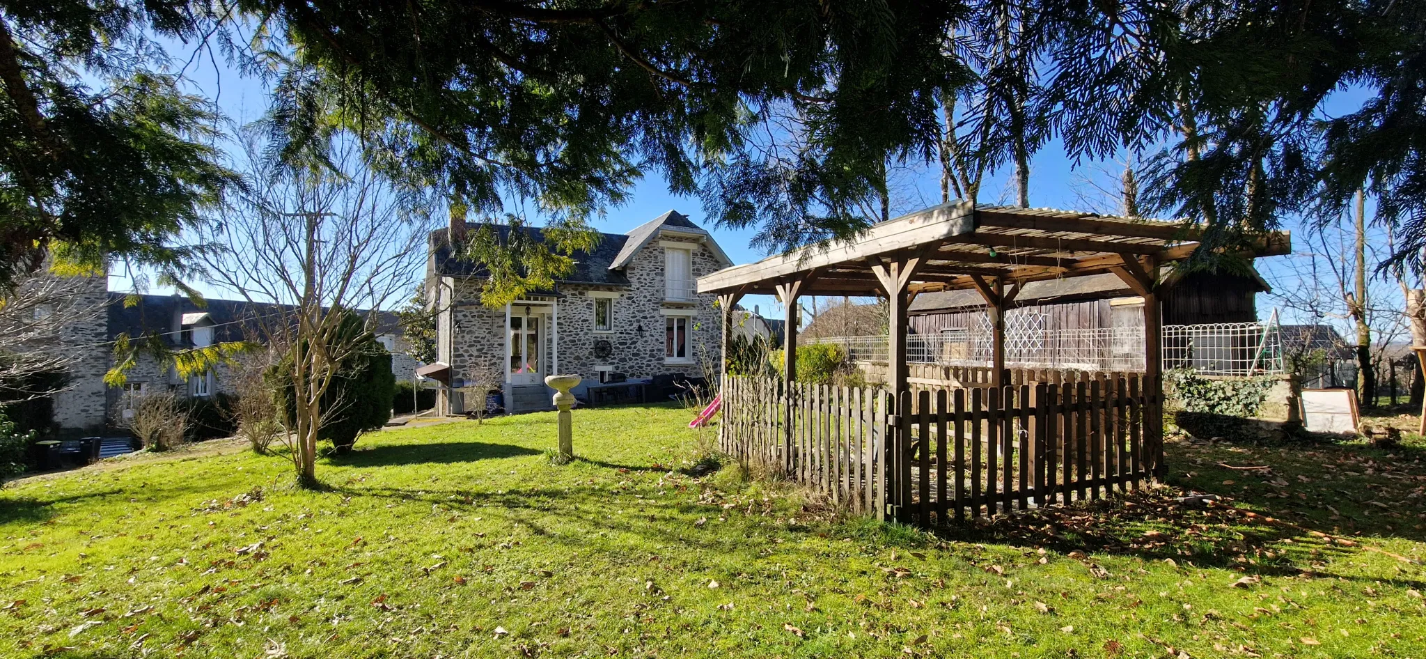 Maison en Pierre avec Parc de 3000 m² à Lubersac 