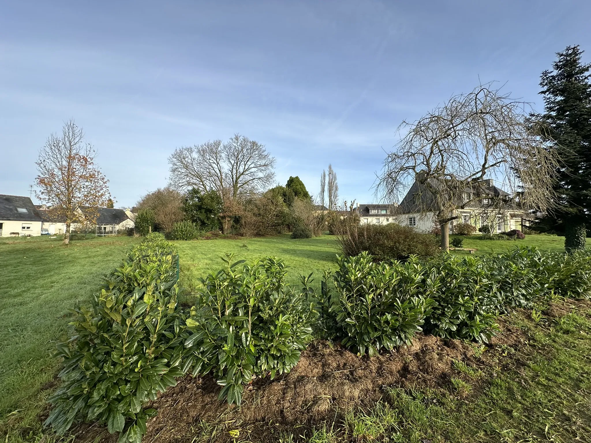 Maison de Bourg à La Chapelle Neuve avec Potentiel de Division 