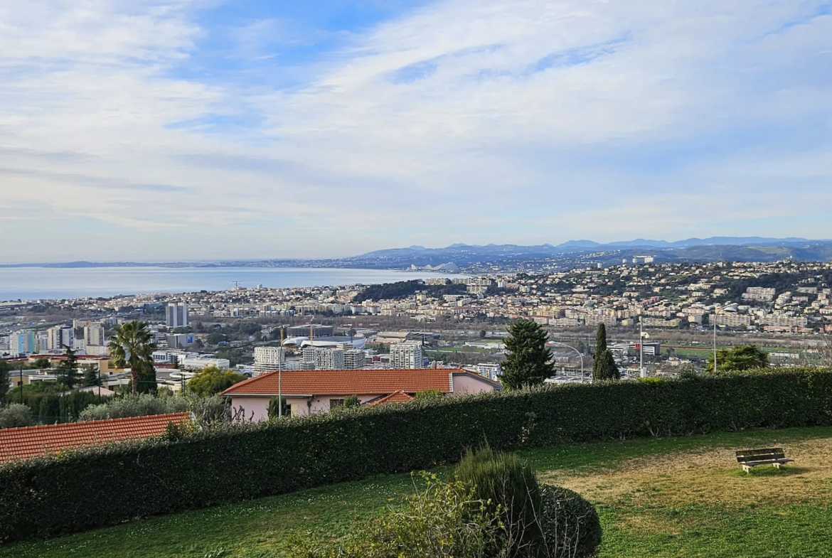 À vendre : Studio lumineux de 30 m² à Nice Ouest avec vue mer 