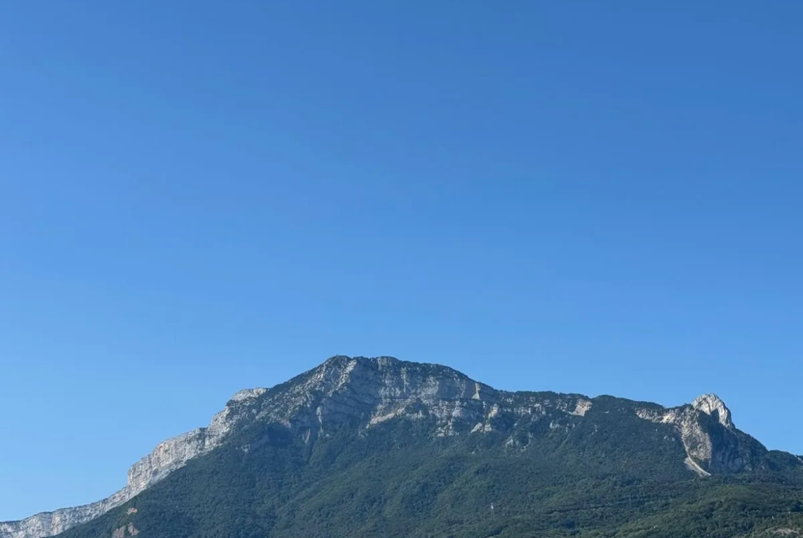 Grange à réhabiliter sur 3 hectares à Ste Bazeille 