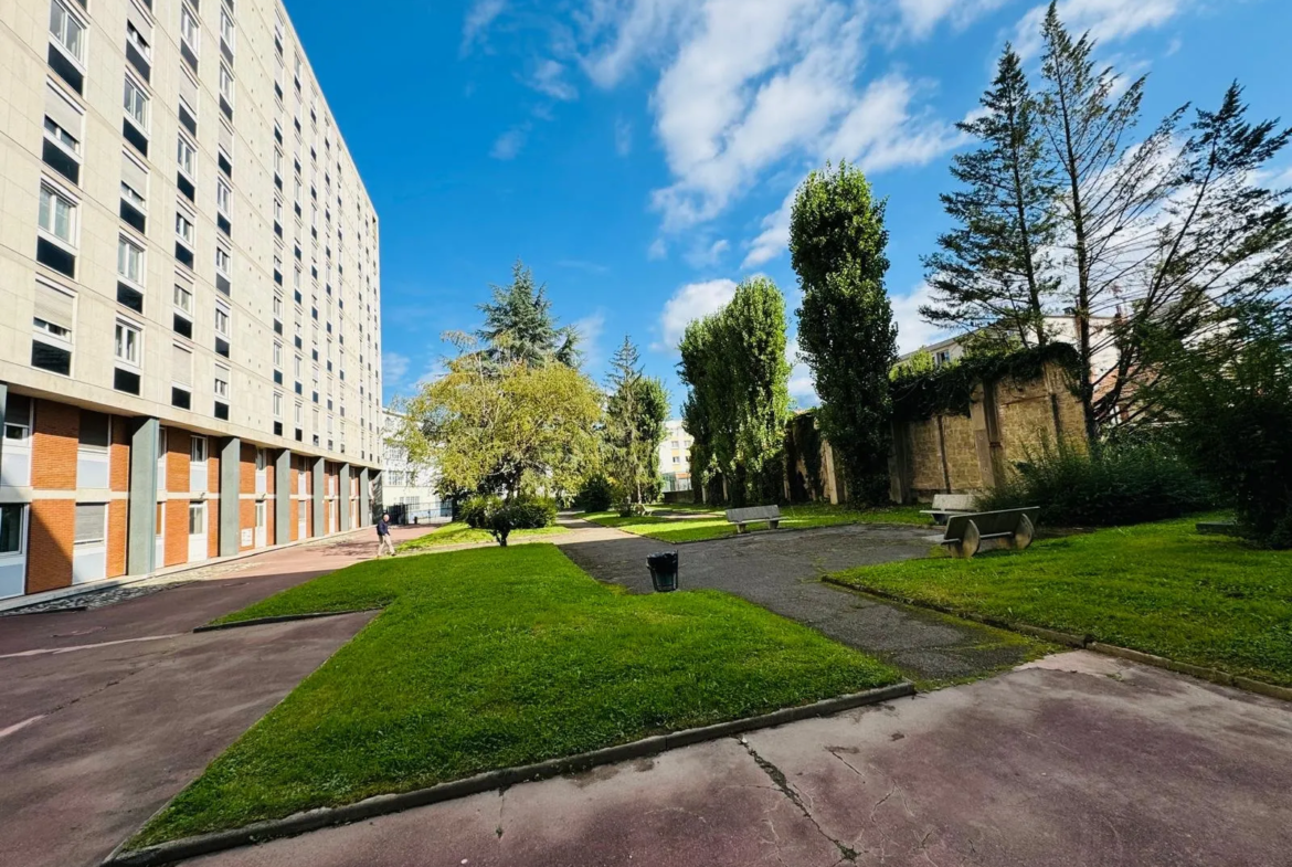 Grange à réhabiliter sur 3 hectares à Ste Bazeille 