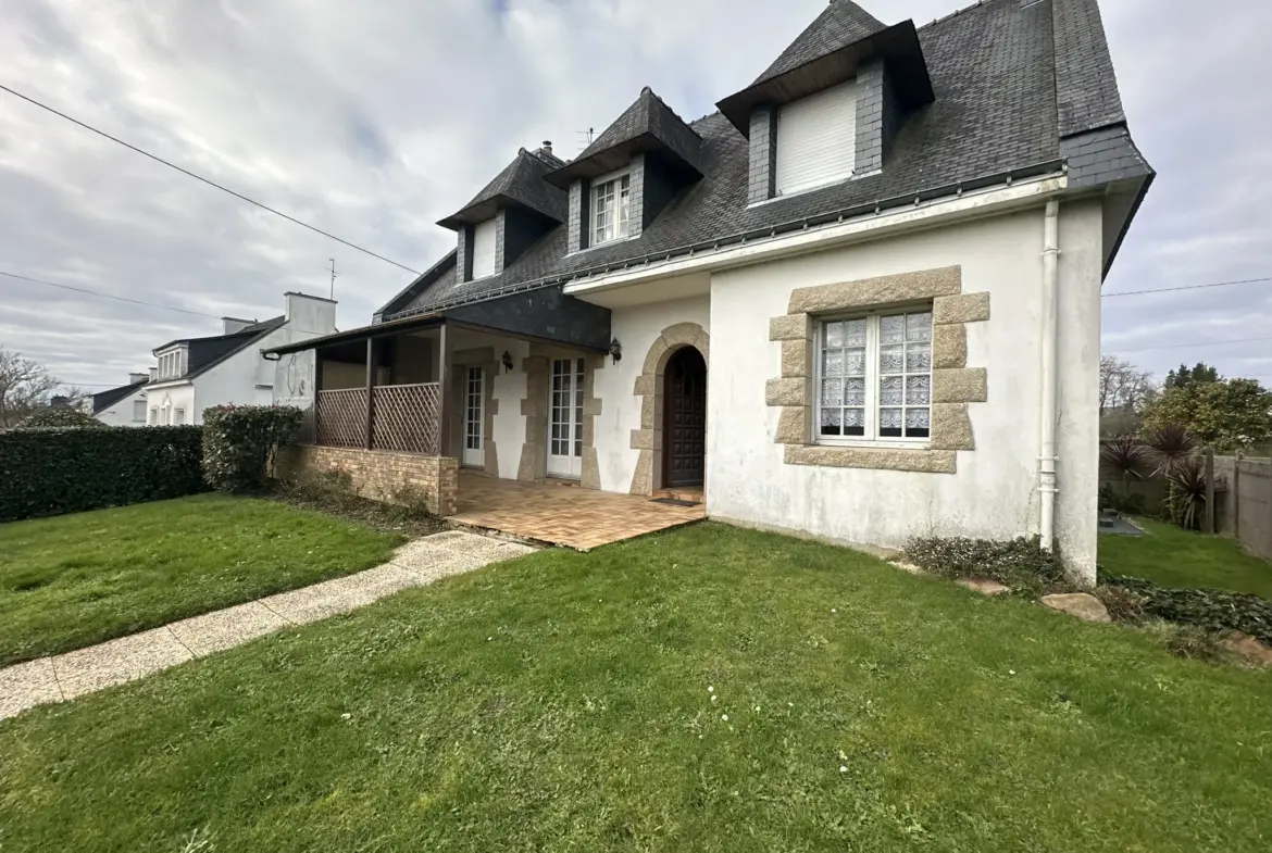 Maison de ville à vendre à Baud - 4 chambres, jardin de 790 m² 