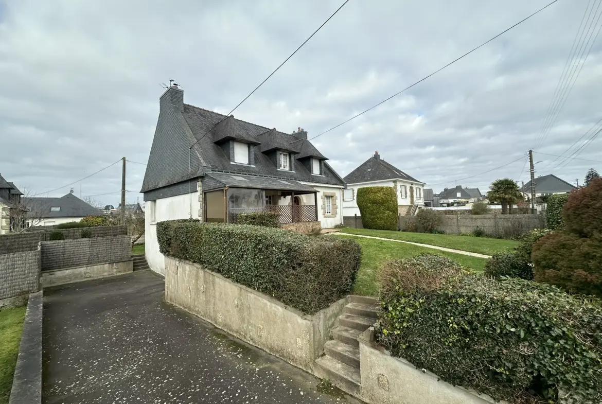 Maison de ville à vendre à Baud - 4 chambres, jardin de 790 m² 