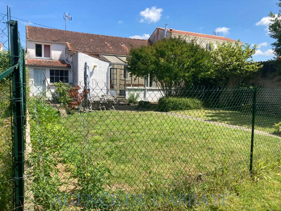 Maison de ville cocooning à Saintes Rive Droite - 2 chambres et jardin 