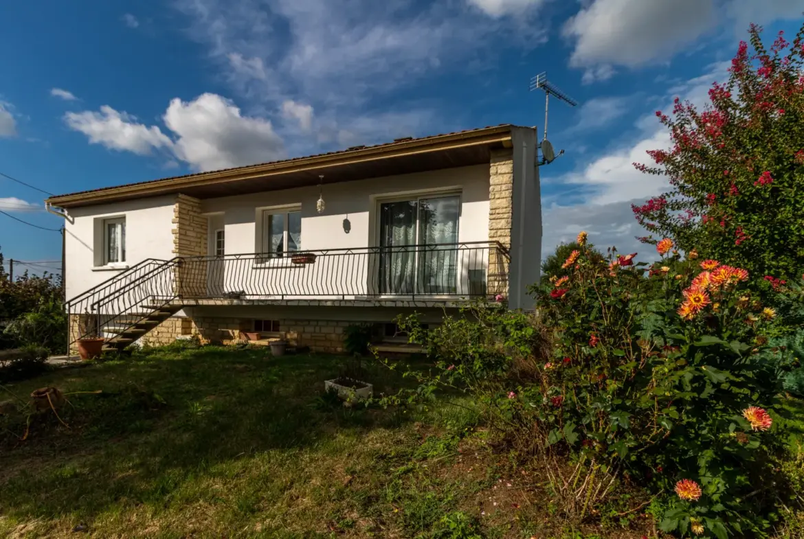 Corme-Royal : Maison 4 Chambres avec Garage et Jardin à Vendre 