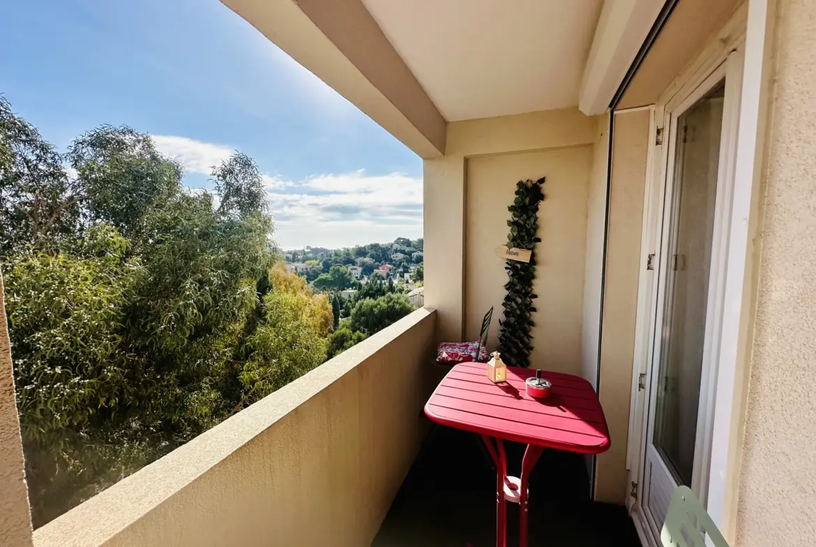 Charmant Appartement T4 avec Vue Mer à La Seyne-sur-Mer 