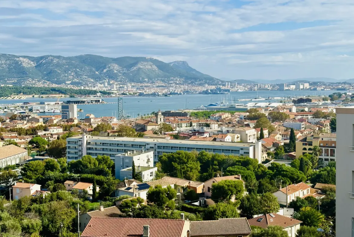 Charmant Appartement T4 avec Vue Mer à La Seyne-sur-Mer 