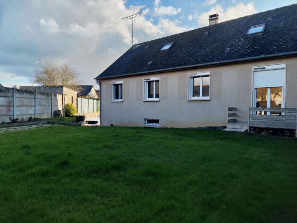 Maison familiale au cœur de Sablé-sur-Sarthe avec jardin