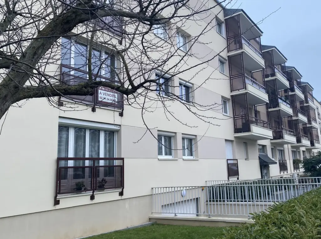 Caen, résidence Jean Racine, appartement 3 pièces avec parking et cave