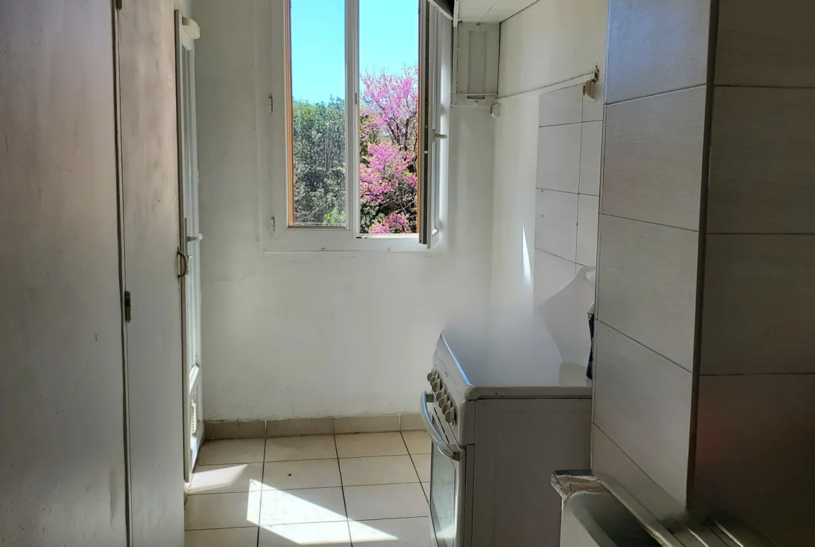 Vente d'un appartement T2 avec balcon à Marseille 