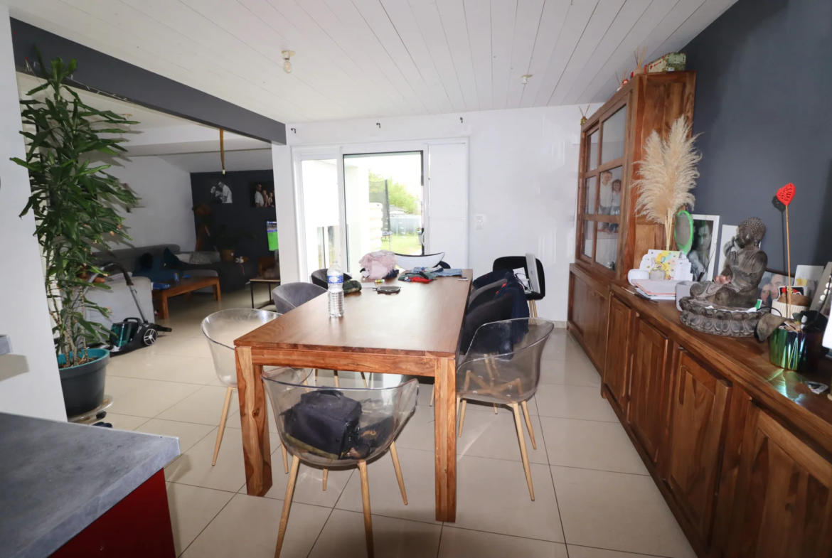 Pavillon de 120 m² à Arces, près de Cozes 