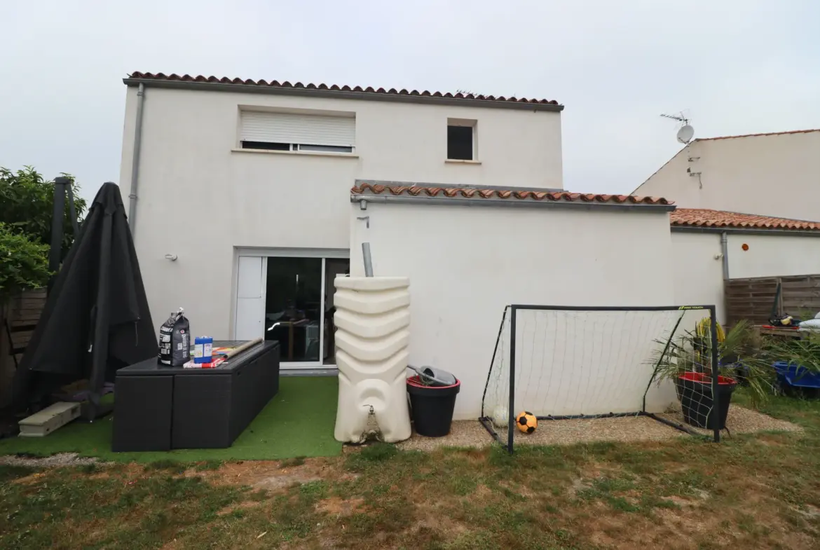 Pavillon de 120 m² à Arces, près de Cozes 