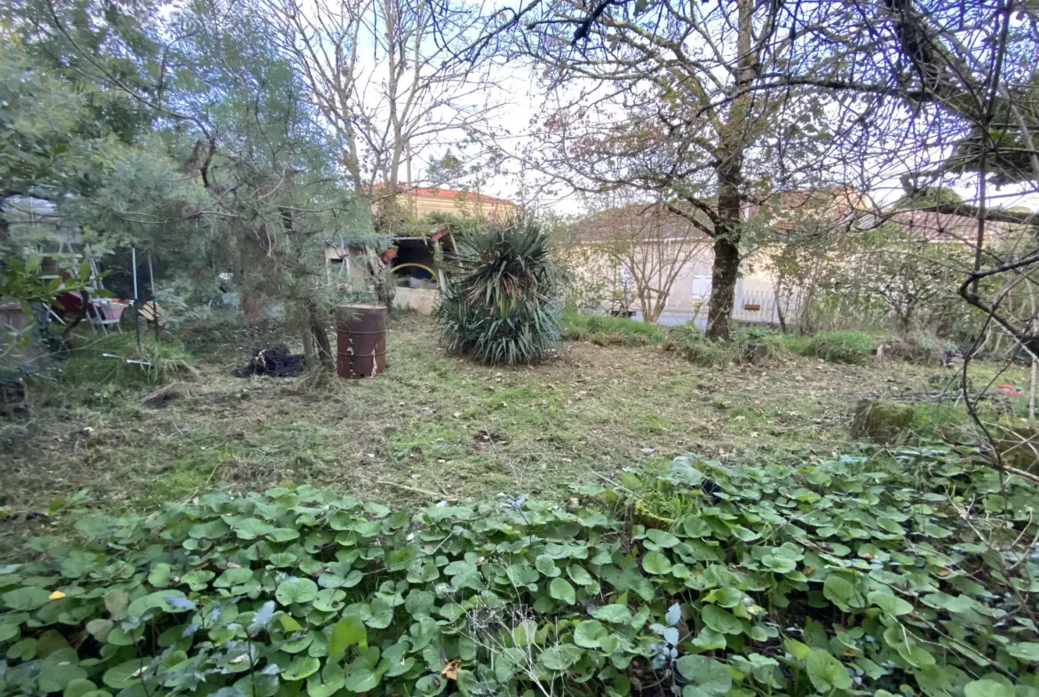 Maison à rénover avec terrain à Rions 