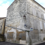 Bâtiment à rénover sur 3 niveaux à Saint-Savinien