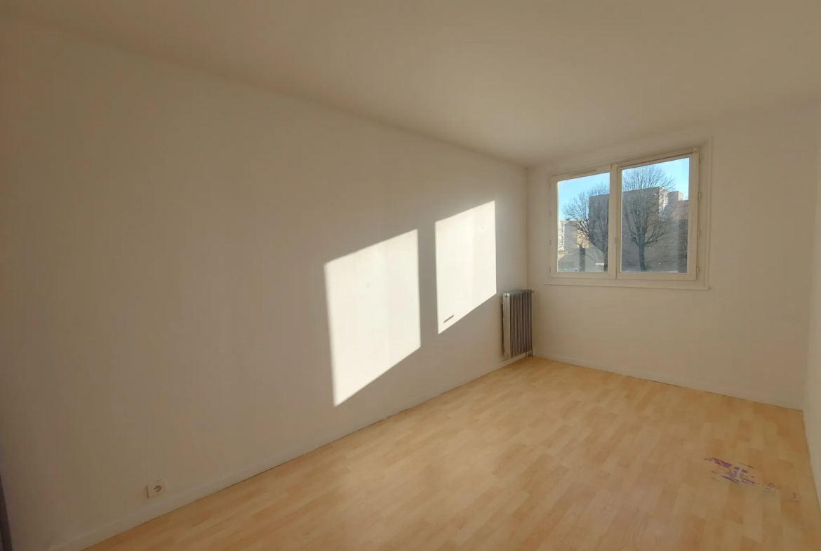 Appartement 4 pièces en duplex à vendre à Maurepas 