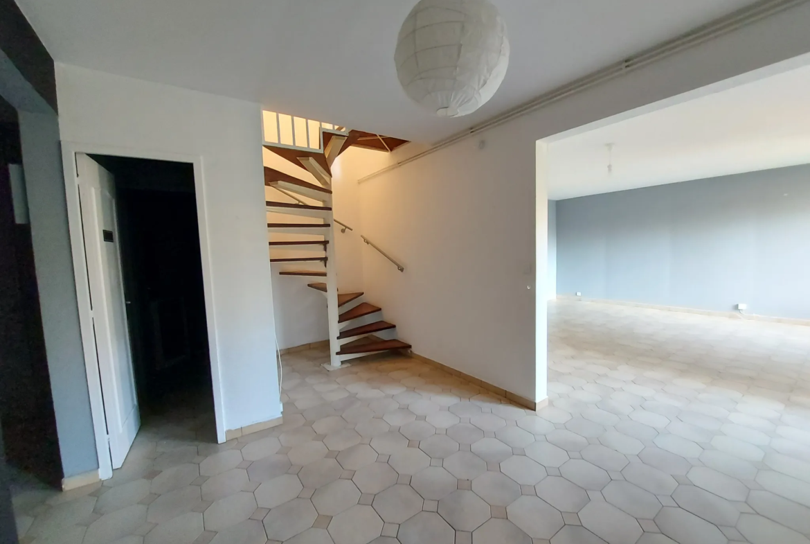 Appartement 4 pièces en duplex à vendre à Maurepas 