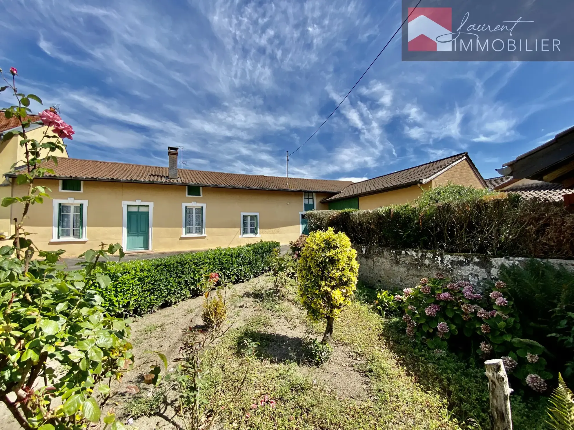 Grande maison à Sermoyer avec jardin et dépendances 