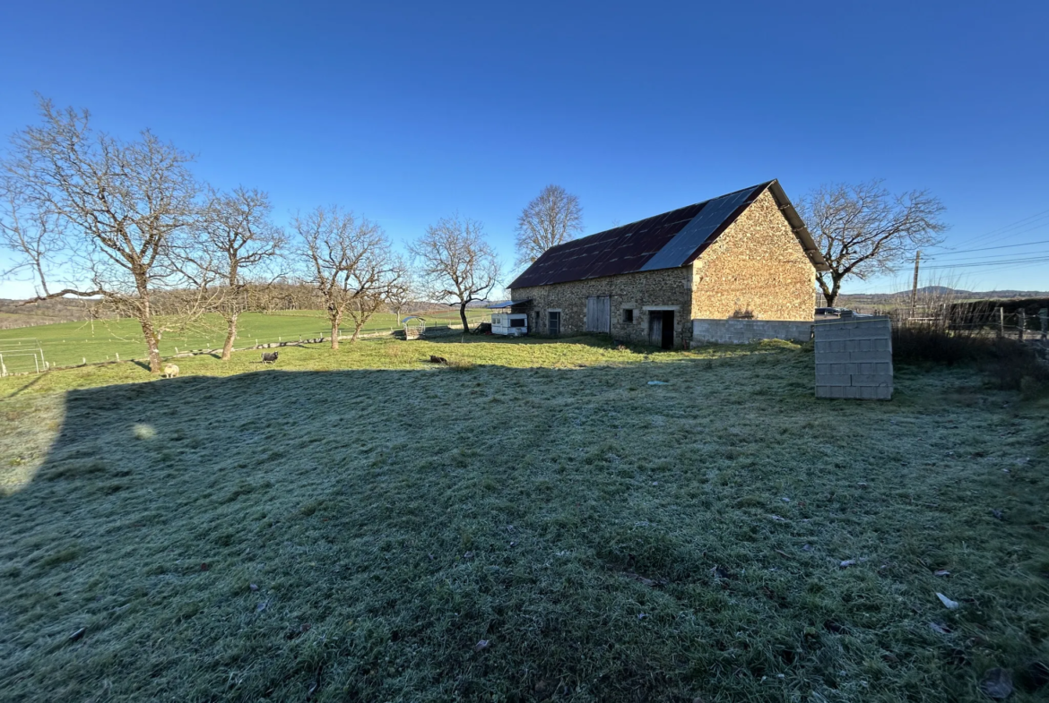 Grange à Réhabiliter à Saint Salvadour en Corrèze avec Vue Dégagée 