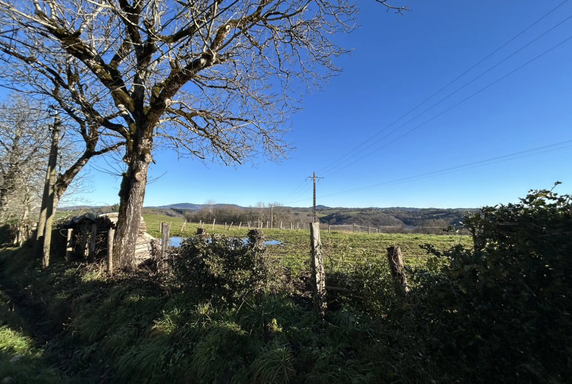 Grange à Réhabiliter à Saint Salvadour en Corrèze avec Vue Dégagée 