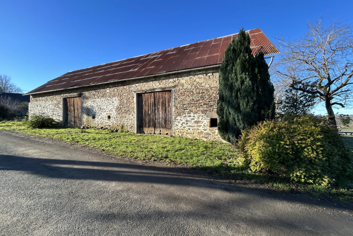 Grange à Réhabiliter à Saint Salvadour en Corrèze avec Vue Dégagée 