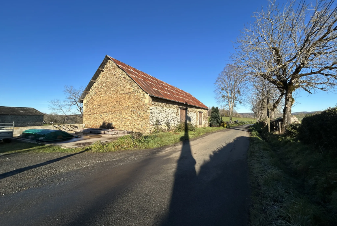 Grange à Réhabiliter à Saint Salvadour en Corrèze avec Vue Dégagée 