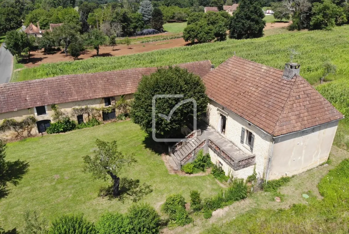 Corps de ferme à vendre près de Gourdon 