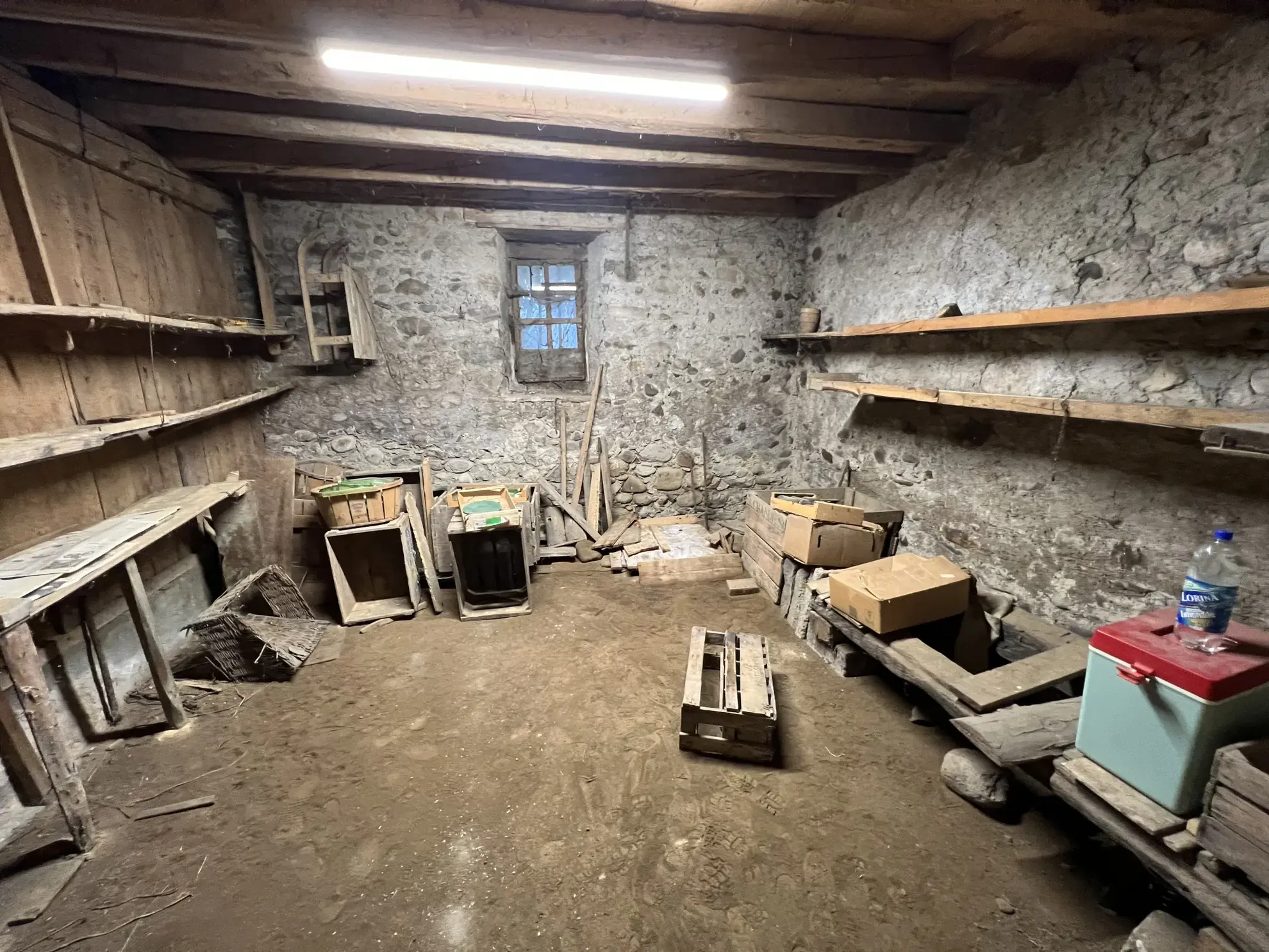 Ferme à rénover de 200 m² à vendre à VETRAZ-MONTHOUX pour 299 000 € 