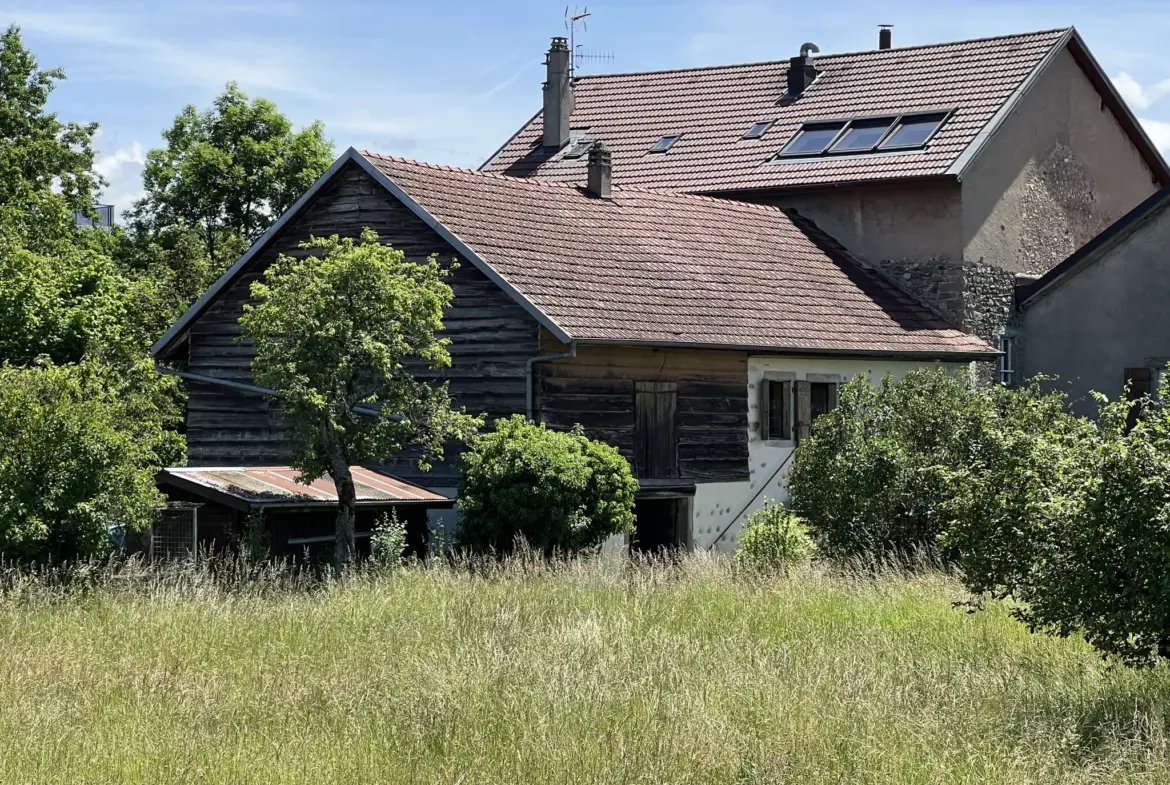 Ferme à rénover de 200 m² à vendre à VETRAZ-MONTHOUX pour 299 000 € 