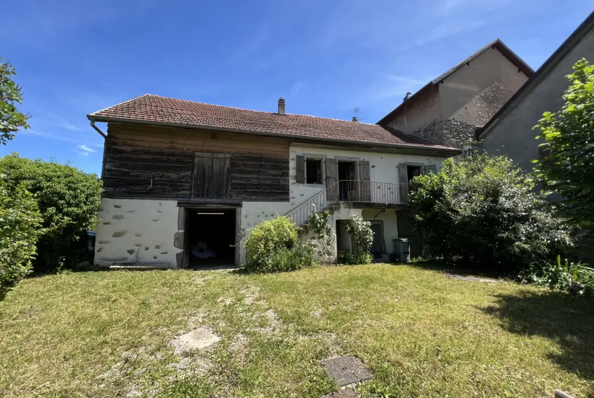 Ferme à rénover de 200 m² à vendre à VETRAZ-MONTHOUX pour 299 000 € 