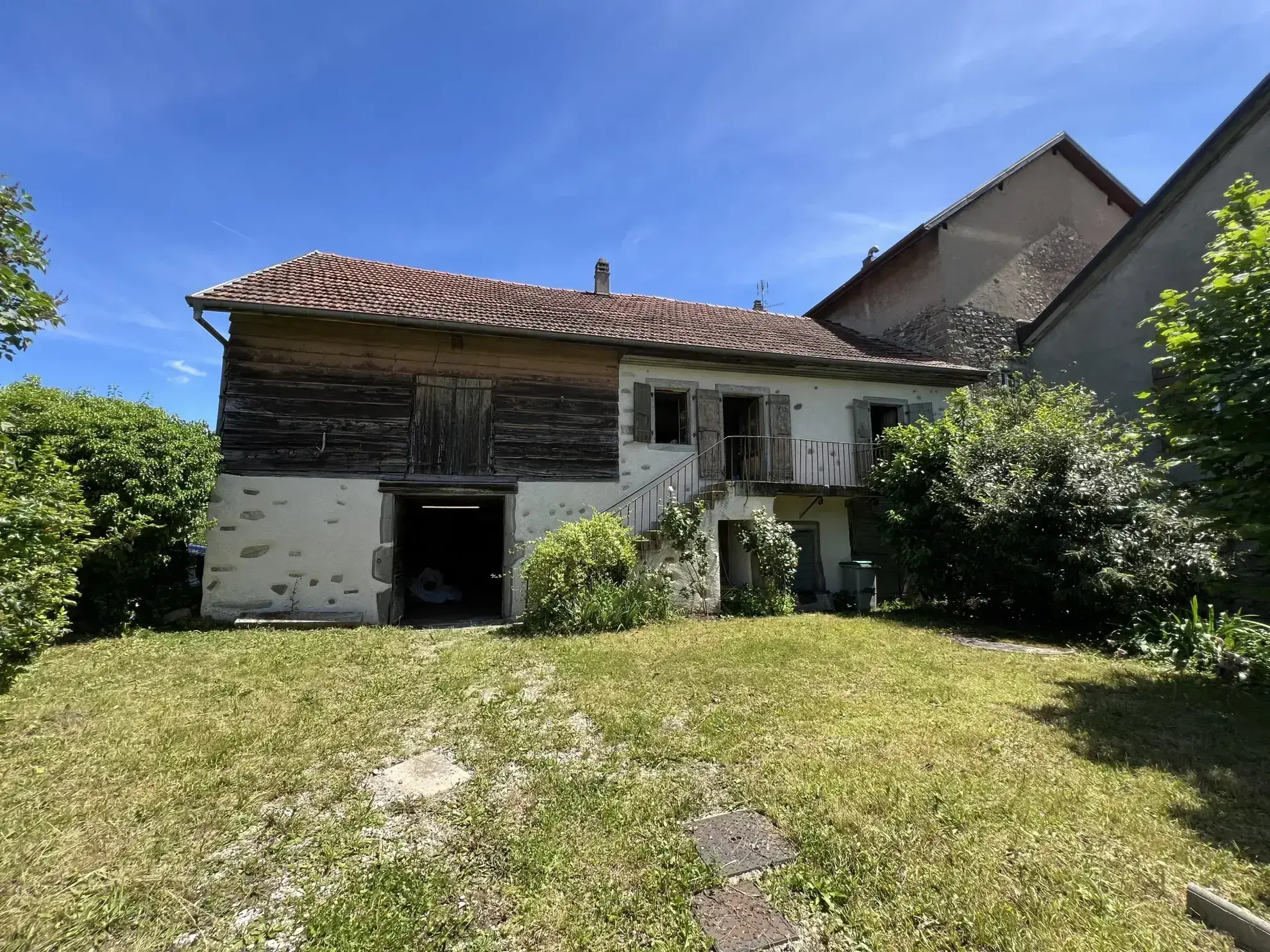 Ferme à rénover de 200 m² à vendre à VETRAZ-MONTHOUX pour 299 000 € 