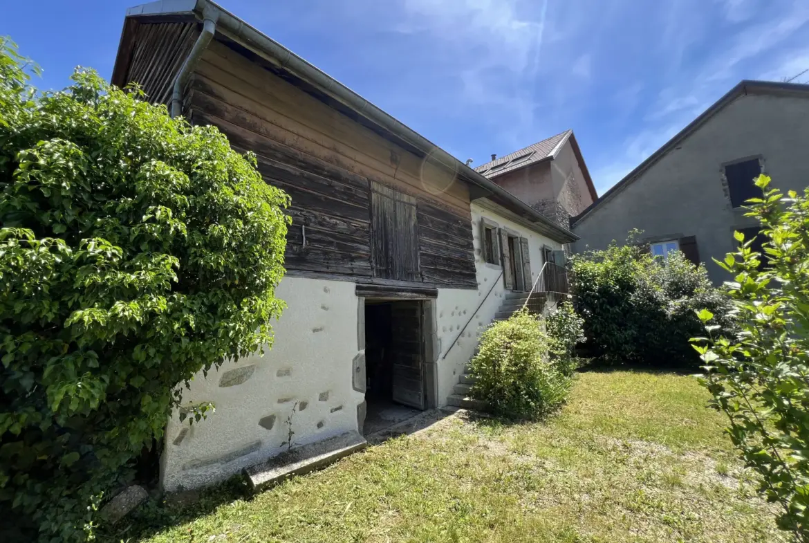 Ferme à rénover de 200 m² à vendre à VETRAZ-MONTHOUX pour 299 000 € 