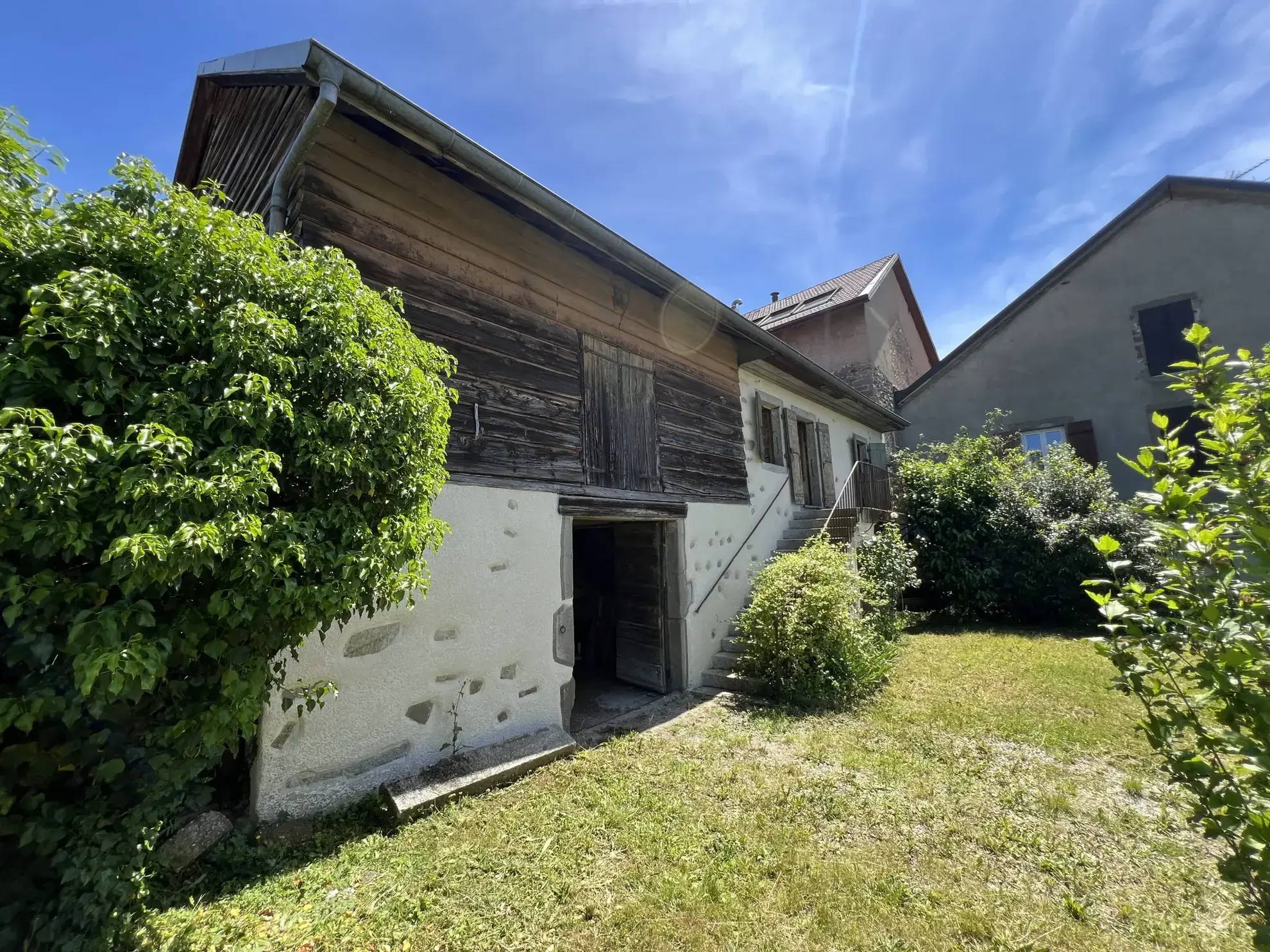 Ferme à rénover de 200 m² à vendre à VETRAZ-MONTHOUX pour 299 000 € 