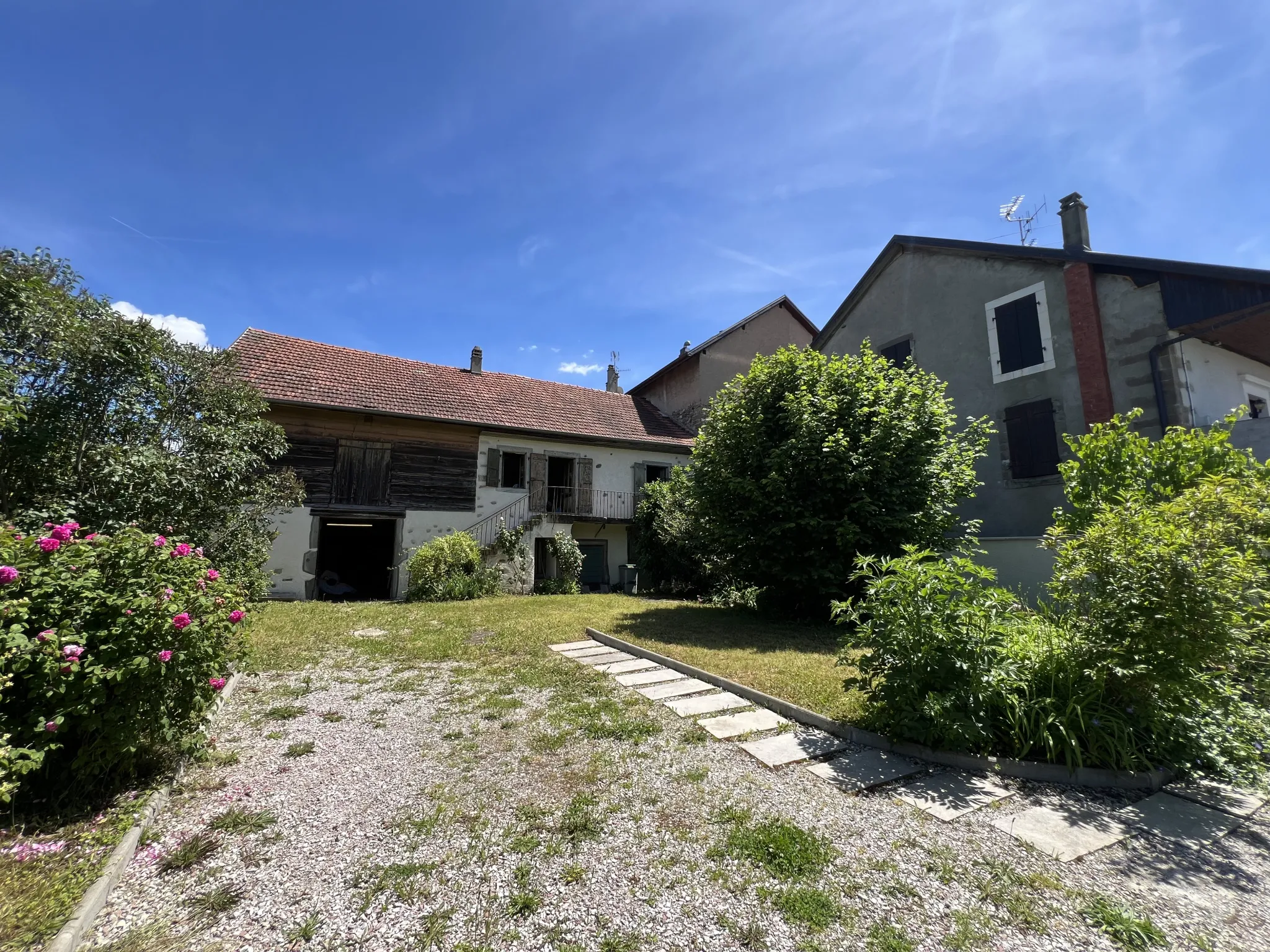 Ferme à rénover de 200 m² à vendre à VETRAZ-MONTHOUX pour 299 000 € 