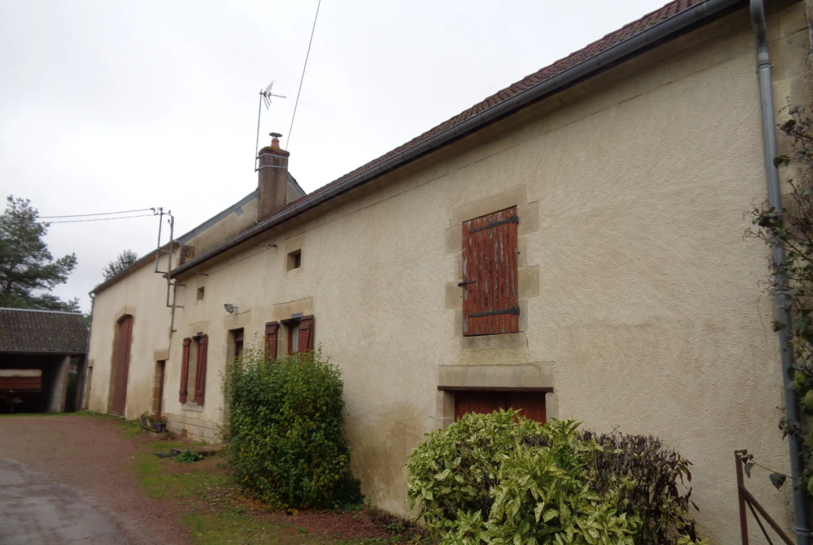 Longère de campagne avec dépendances à Saint Benin d'Azy 